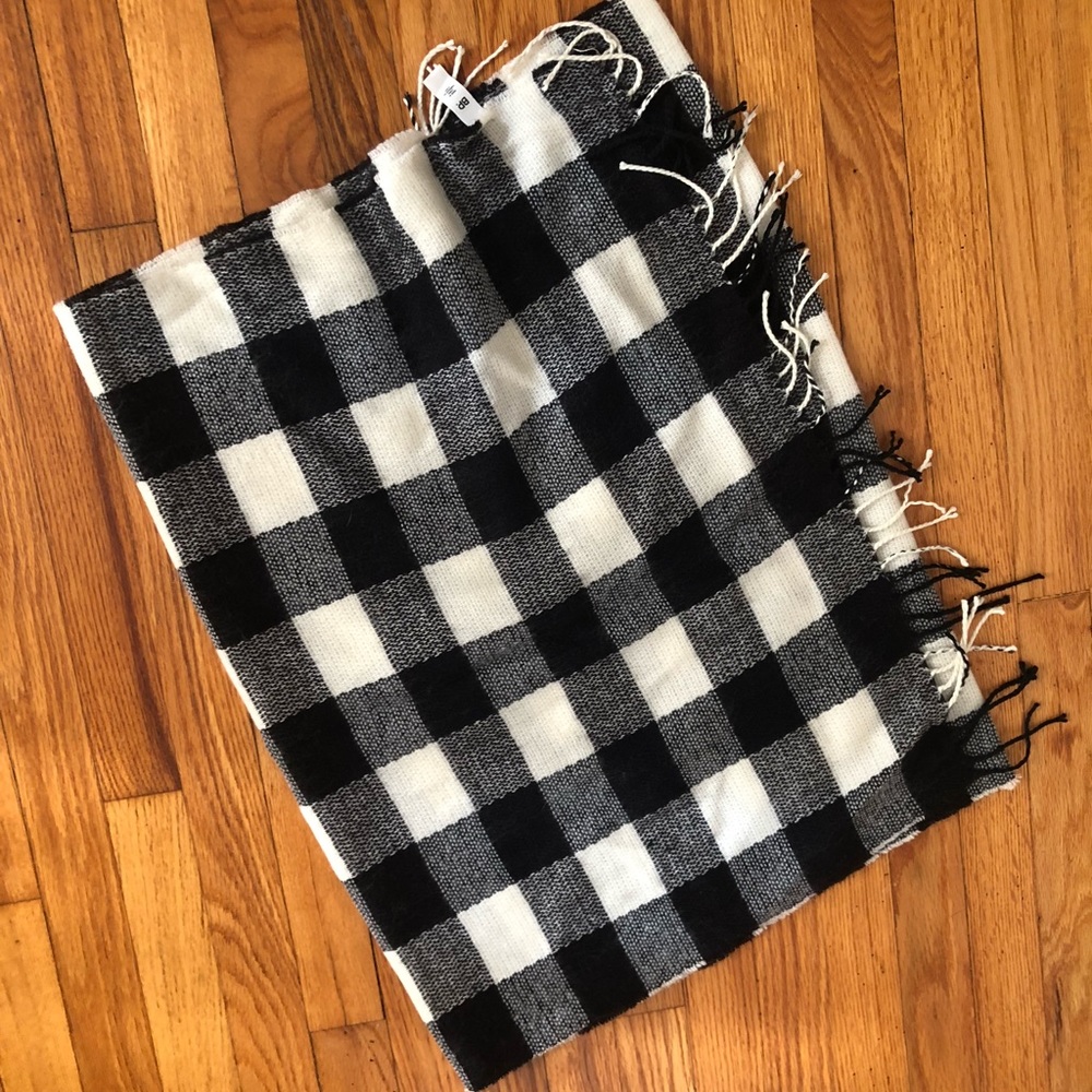 ⭐️2 for $15⭐️ BP Checked Blanket Scarf